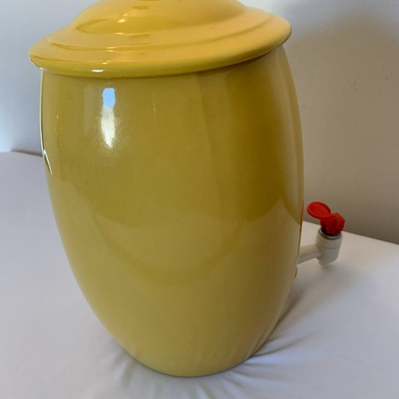 Vintage 1960 Large Yellow Ceramic Tap Crock Spigot Lemonade Dispenser - Picture 6 of 10